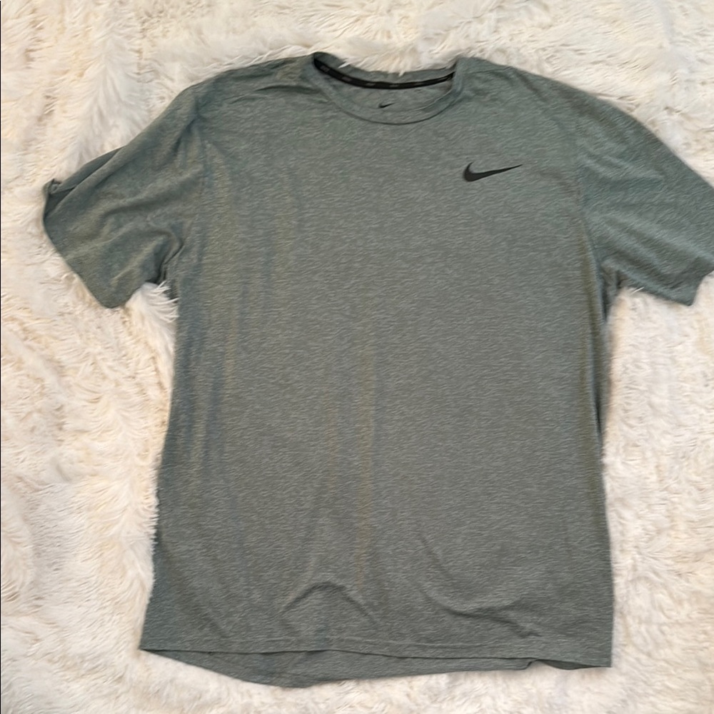 Nike Dri Fit GreenShort Sleeve Tee Classic Crew Neck